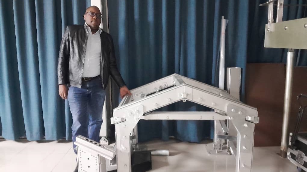 MKURUGENZI WA WRRB ATEMBELEA KIWANDA CHA UTENGENEZAJI WA GHALA ZA KISASA