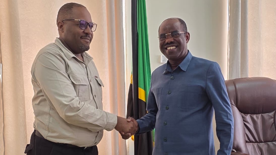 Mhe. Martin Shigela, Mkuu wa Mkoa wa Geita, amekutana na kufanya mazungumzo na Bw.Asangye Bangu, Mkurugenzi Mtendaji wa Bodi ya Usimamizi wa Stakabadhi za Ghala